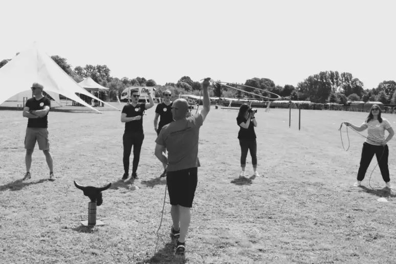 Wild West lasso werpen teambuilding locatevents kempen 